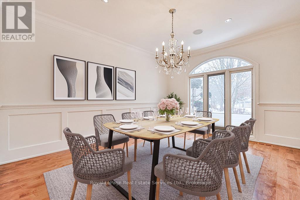 












24 RAYMAR PLACE

,
Oakville (OO Old Oakville),




Ontario
L6J6M1

