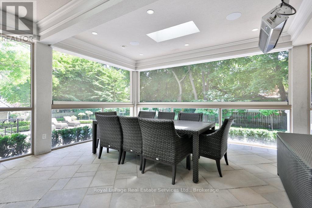 












24 RAYMAR PLACE

,
Oakville (OO Old Oakville),




Ontario
L6J6M1

