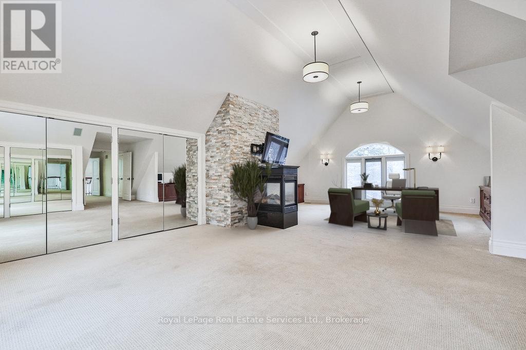 












24 RAYMAR PLACE

,
Oakville (OO Old Oakville),




Ontario
L6J6M1

