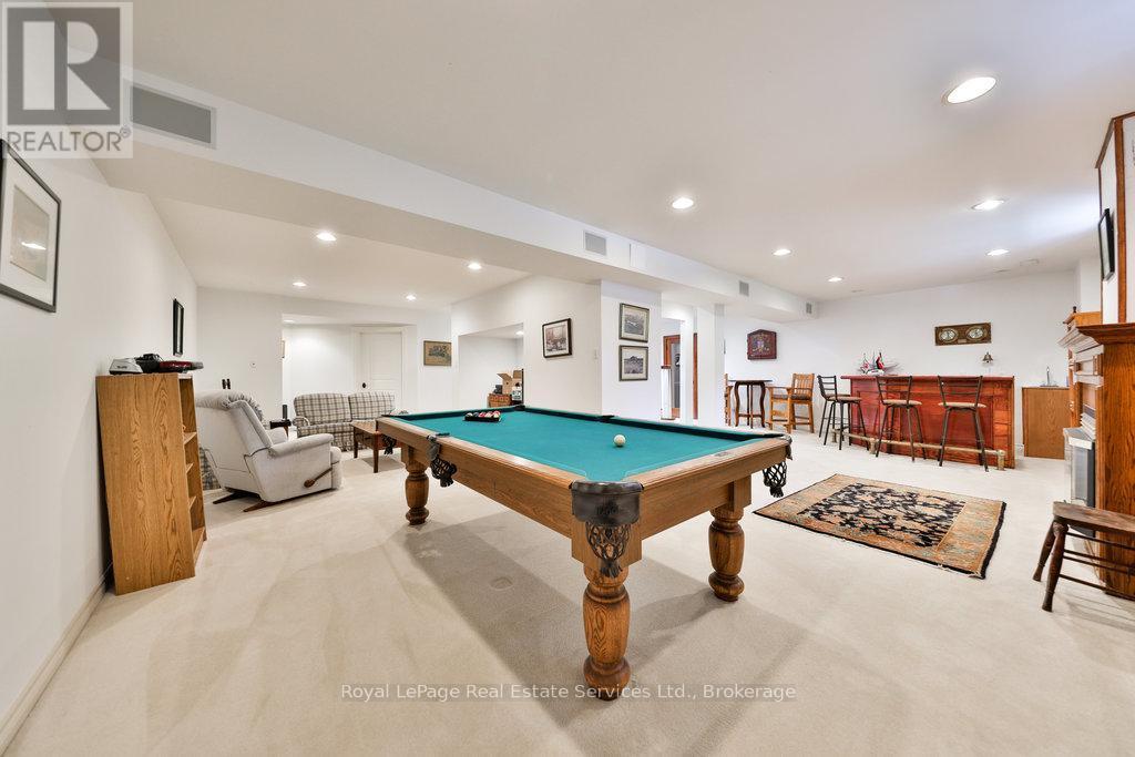 












24 RAYMAR PLACE

,
Oakville (OO Old Oakville),




Ontario
L6J6M1

