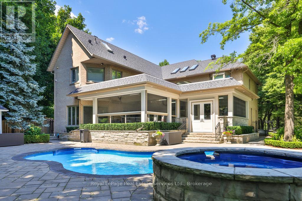 












24 RAYMAR PLACE

,
Oakville (OO Old Oakville),




Ontario
L6J6M1

