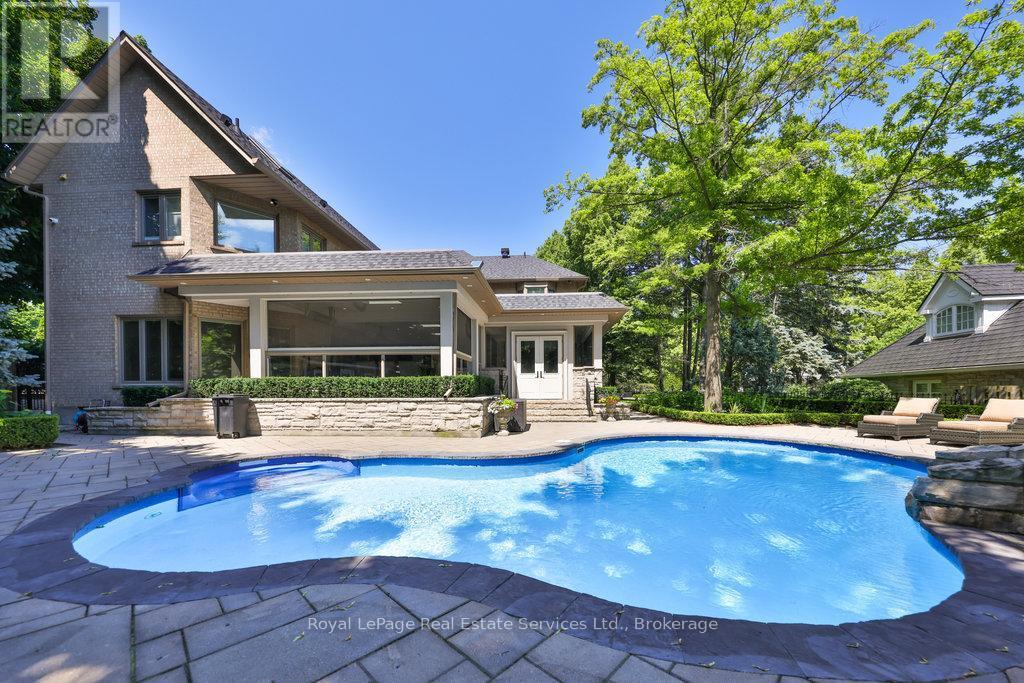 












24 RAYMAR PLACE

,
Oakville (OO Old Oakville),




Ontario
L6J6M1

