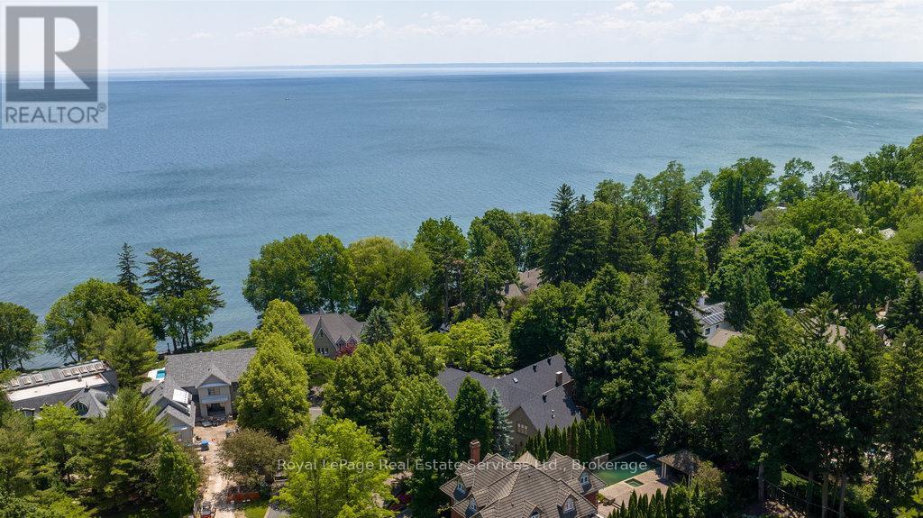 












24 RAYMAR PLACE

,
Oakville (OO Old Oakville),




Ontario
L6J6M1

