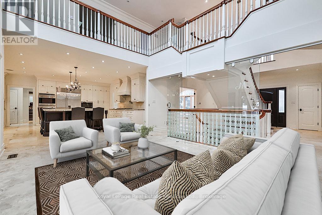 












24 RAYMAR PLACE

,
Oakville (OO Old Oakville),




Ontario
L6J6M1

