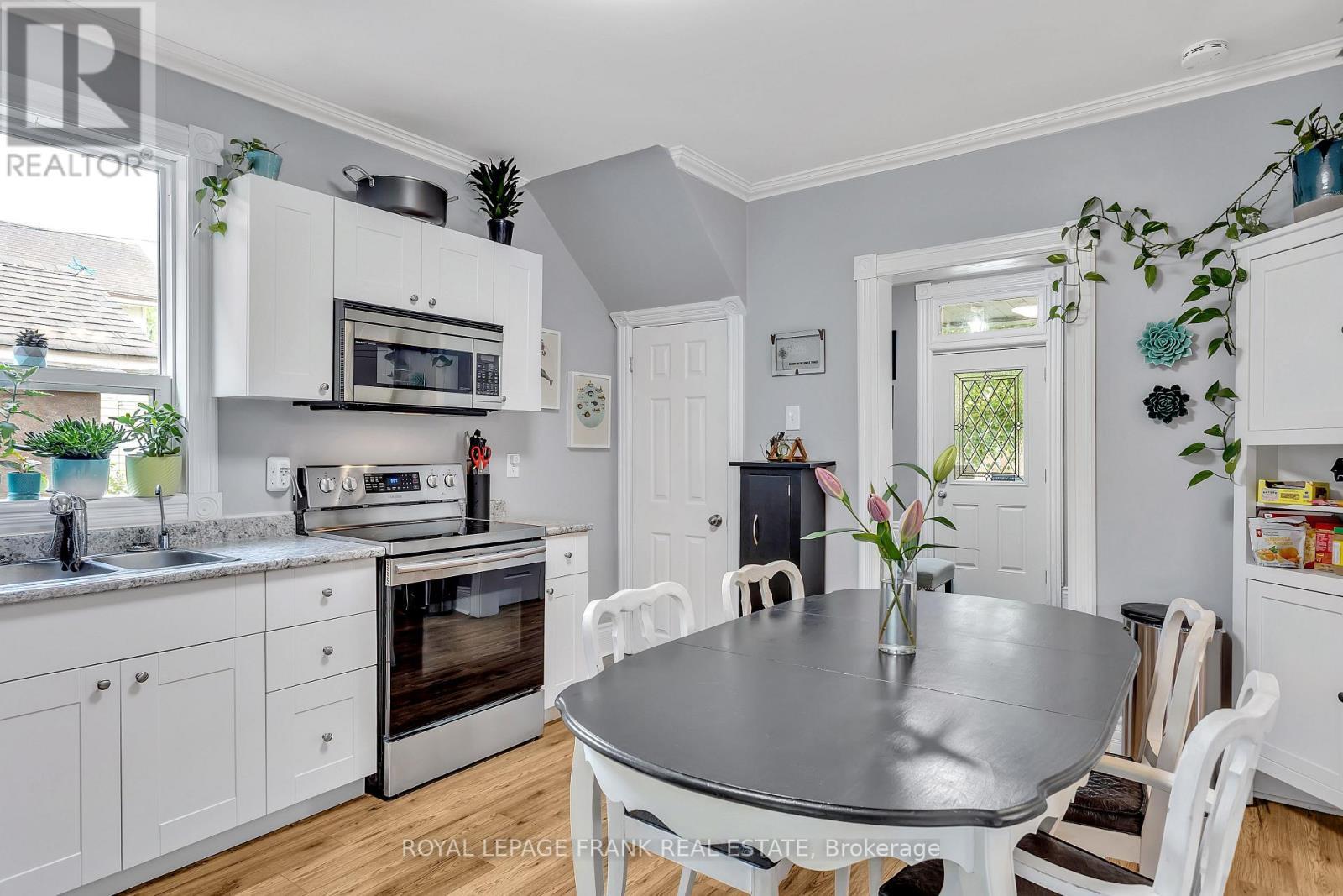 












178 STEWART STREET

,
Peterborough Central (South),




Ontario
K9J3M5

