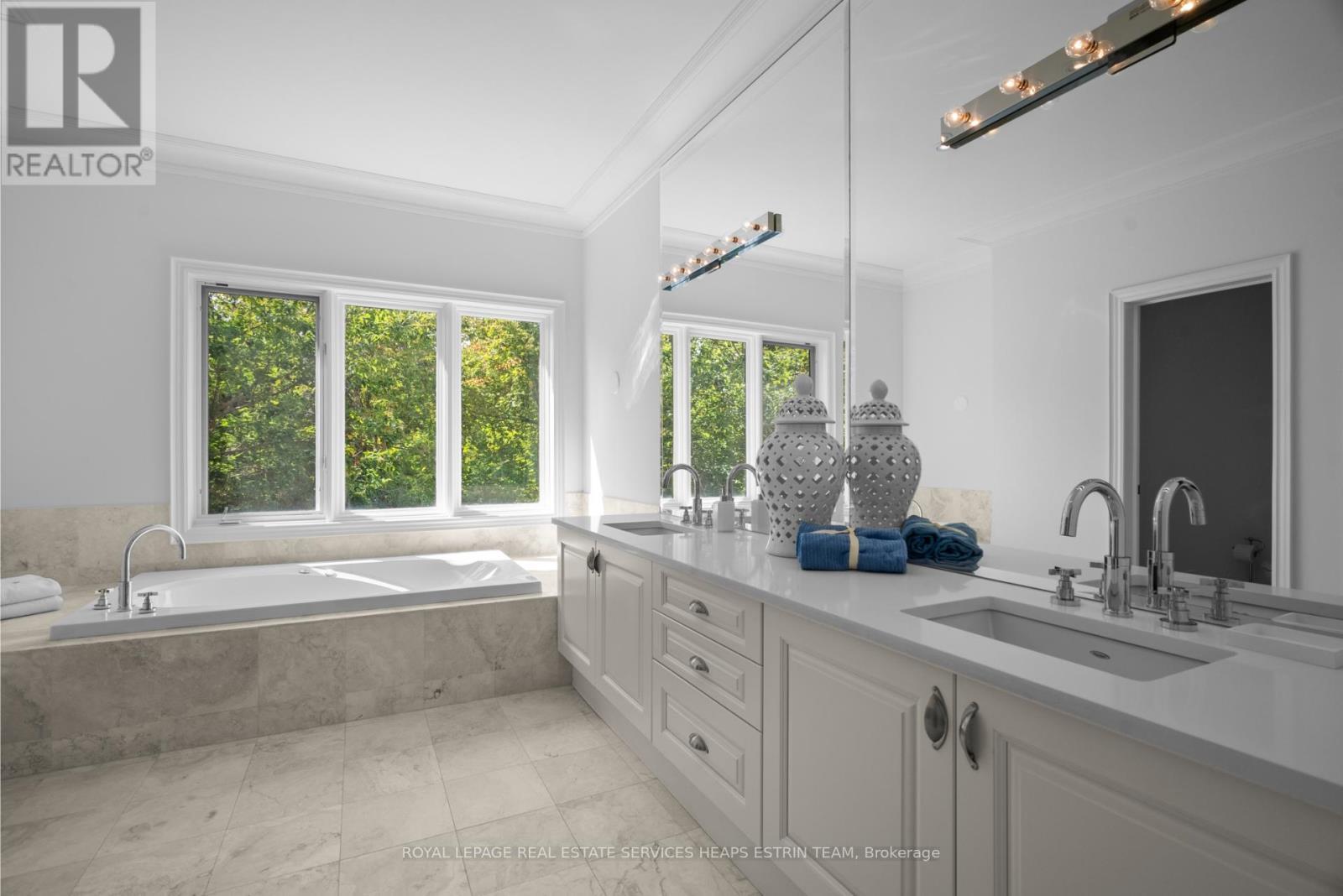 












42 TRUE DAVIDSON DRIVE

,
Toronto,




Ontario
M4W3X5

