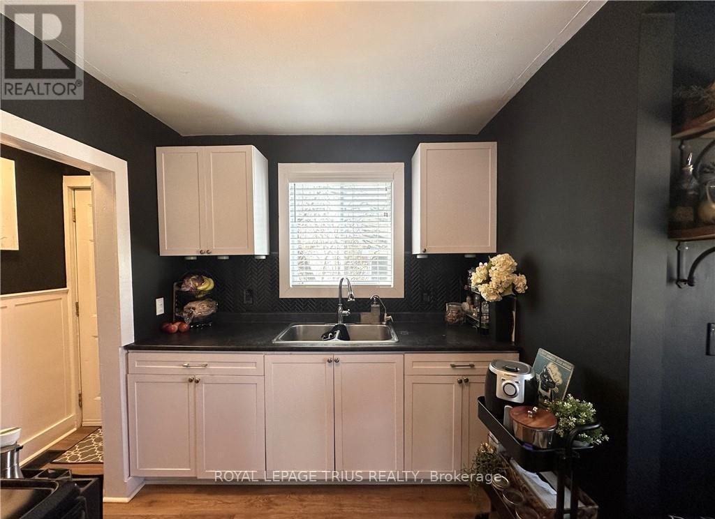 












78 QUEENSWAY DRIVE E

,
Norfolk (Simcoe),




Ontario
N3Y4M6

