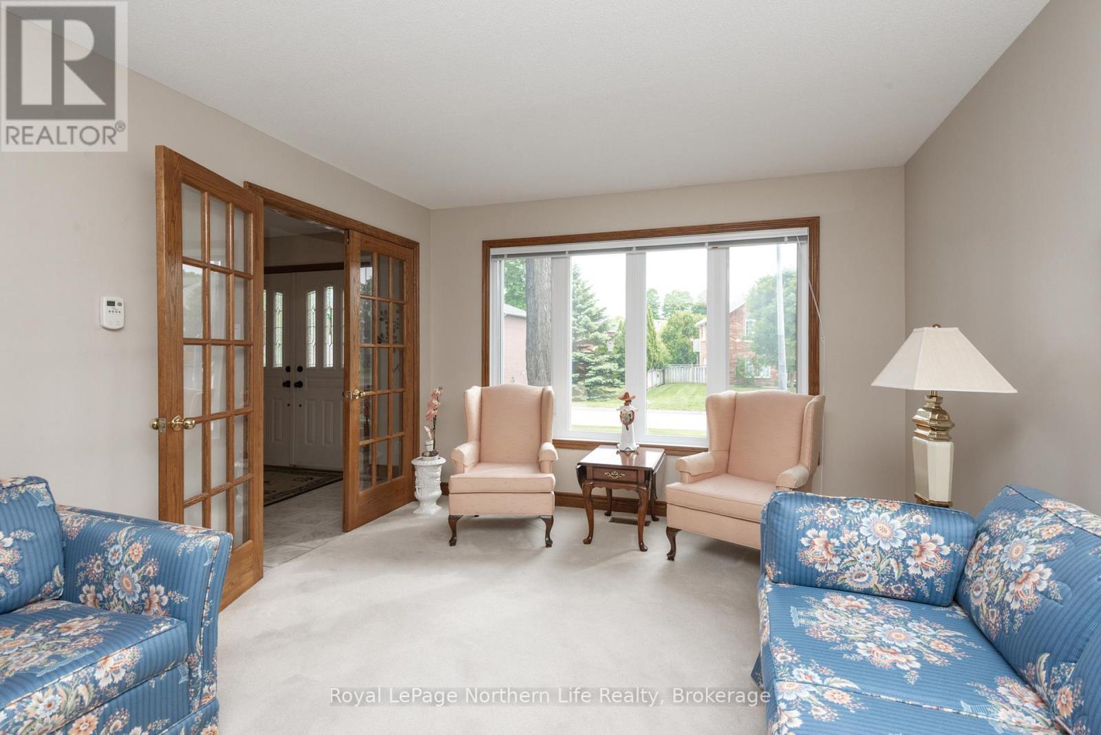 












34 CANTERBURY CRESCENT

,
North Bay (Airport),




Ontario
P1C1K8

