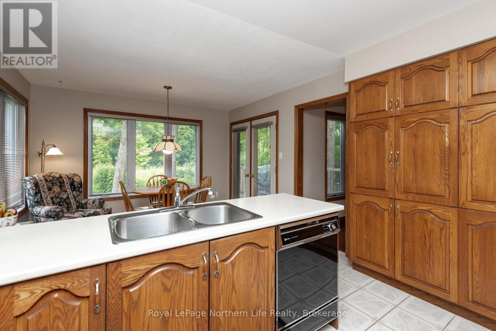 












34 CANTERBURY CRESCENT

,
North Bay (Airport),




Ontario
P1C1K8

