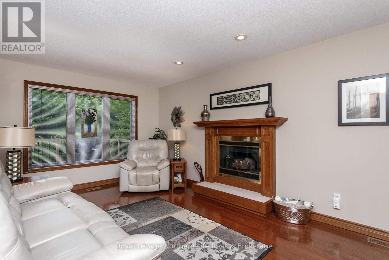 












34 CANTERBURY CRESCENT

,
North Bay (Airport),




Ontario
P1C1K8

