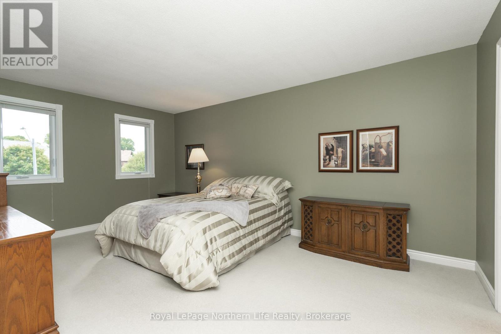












34 CANTERBURY CRESCENT

,
North Bay (Airport),




Ontario
P1C1K8

