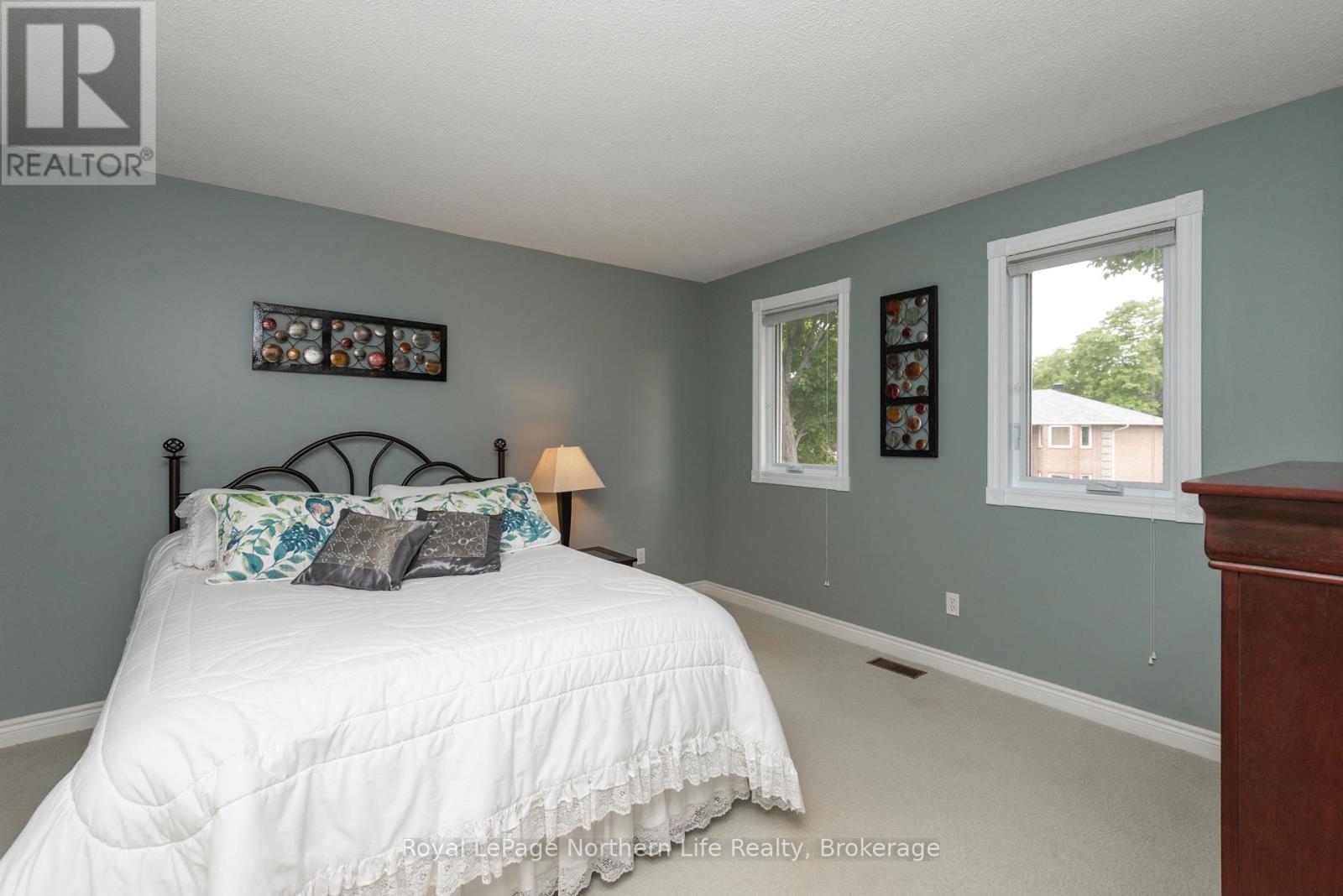 












34 CANTERBURY CRESCENT

,
North Bay (Airport),




Ontario
P1C1K8

