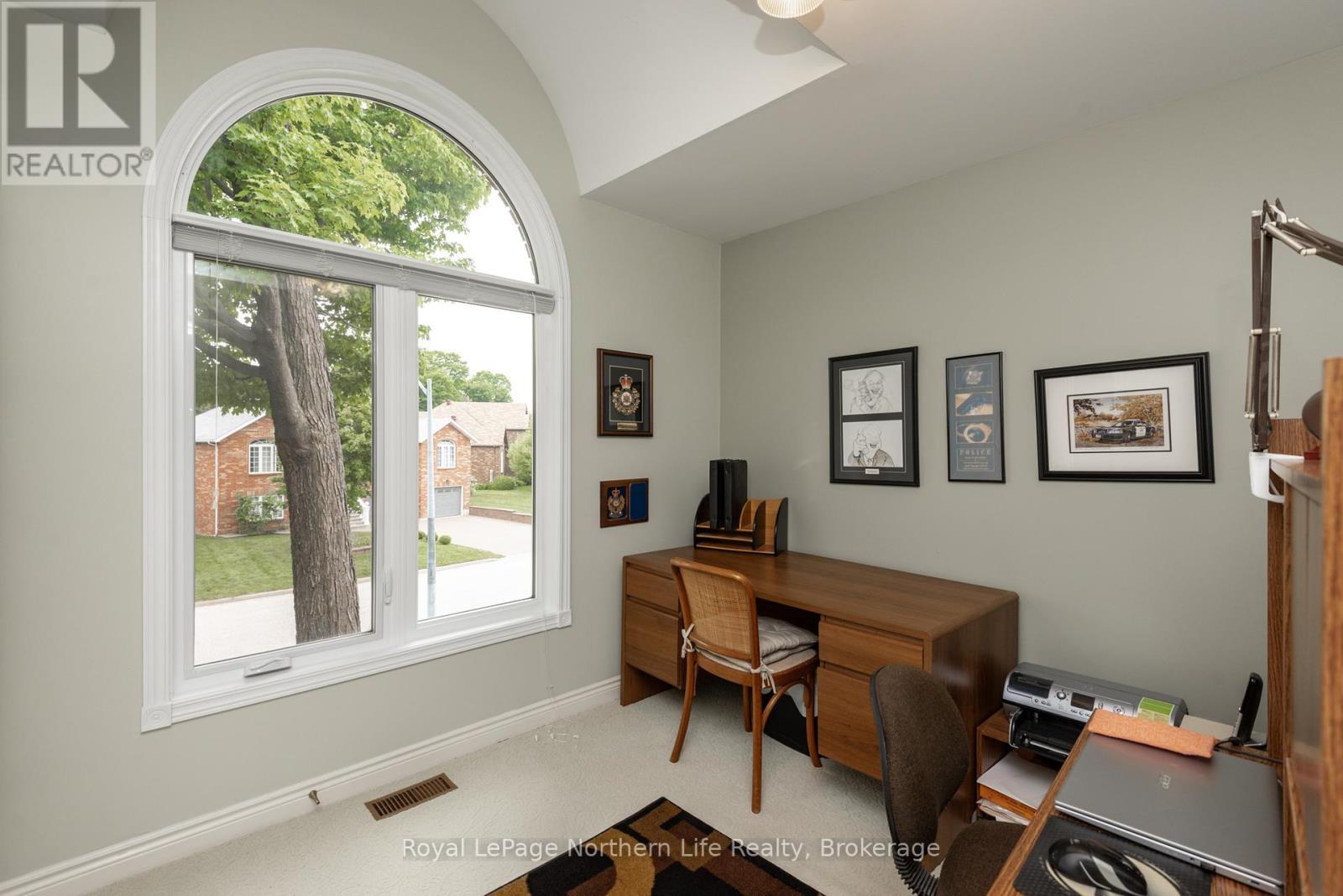 












34 CANTERBURY CRESCENT

,
North Bay (Airport),




Ontario
P1C1K8

