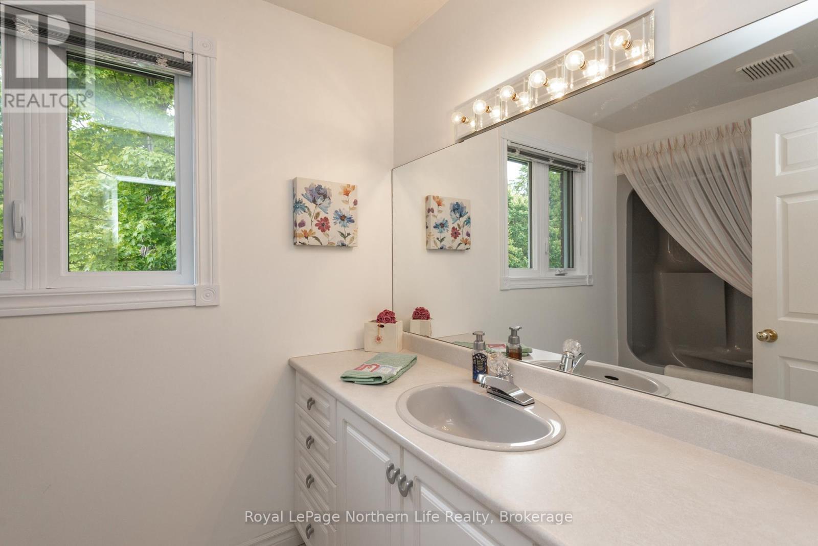 












34 CANTERBURY CRESCENT

,
North Bay (Airport),




Ontario
P1C1K8

