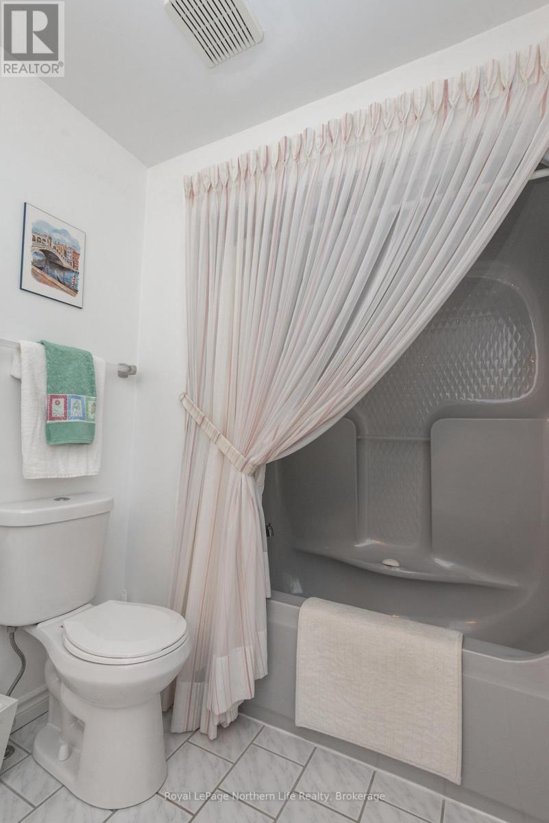 












34 CANTERBURY CRESCENT

,
North Bay (Airport),




Ontario
P1C1K8

