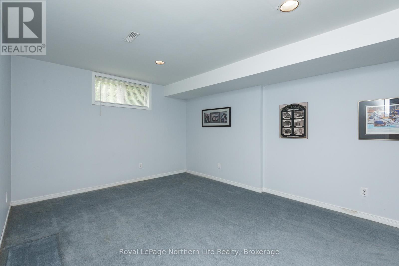 












34 CANTERBURY CRESCENT

,
North Bay (Airport),




Ontario
P1C1K8

