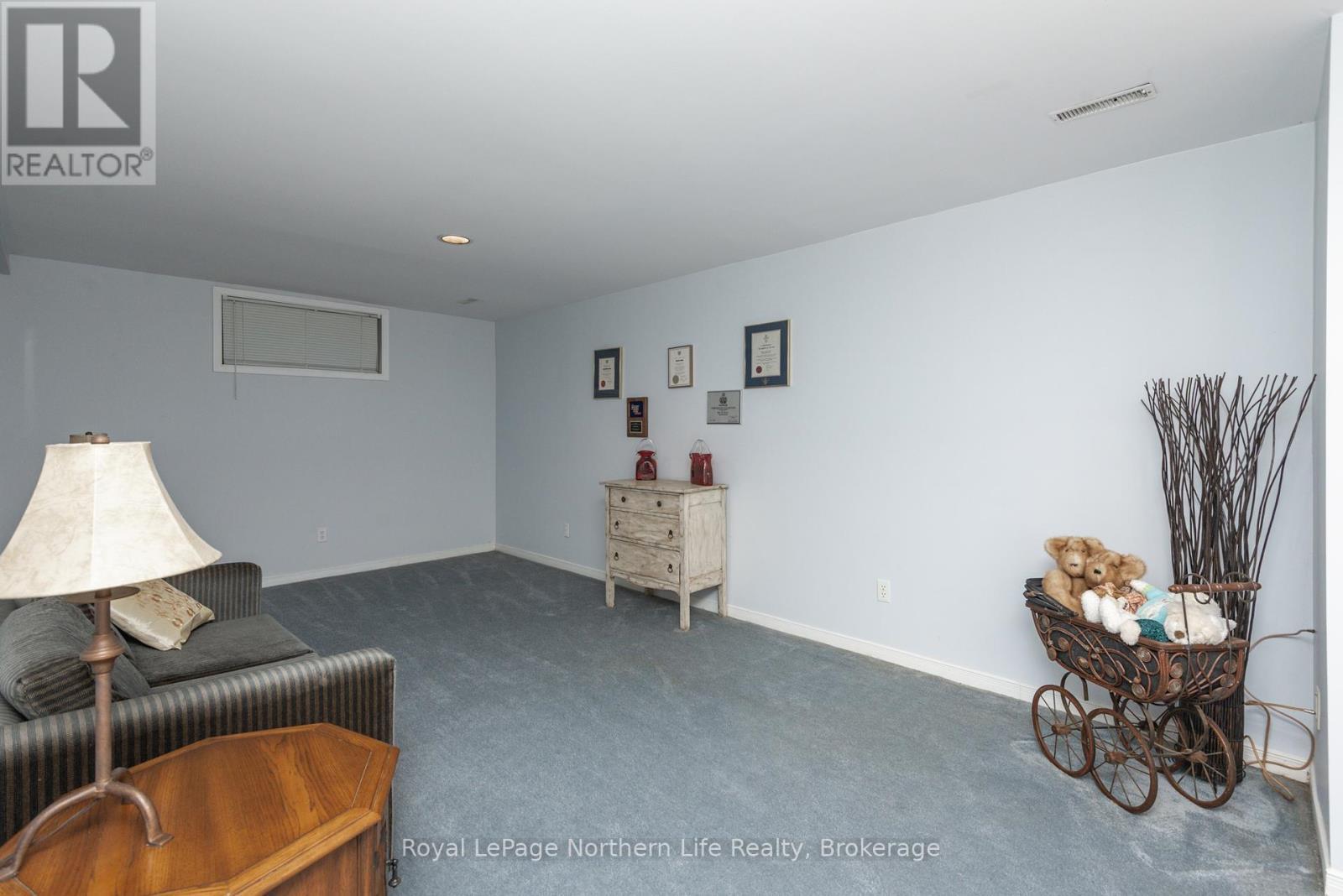 












34 CANTERBURY CRESCENT

,
North Bay (Airport),




Ontario
P1C1K8


