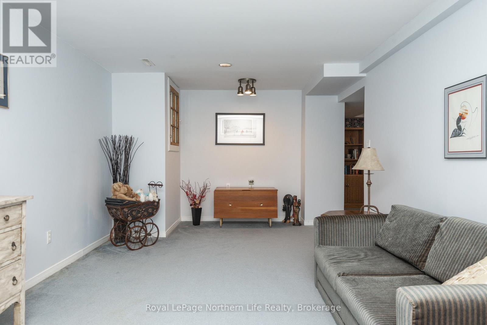 












34 CANTERBURY CRESCENT

,
North Bay (Airport),




Ontario
P1C1K8

