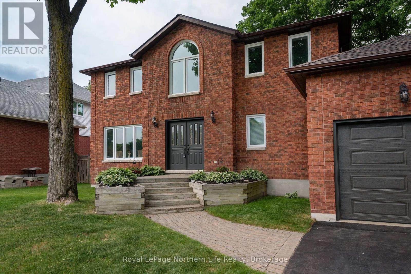 












34 CANTERBURY CRESCENT

,
North Bay (Airport),




Ontario
P1C1K8

