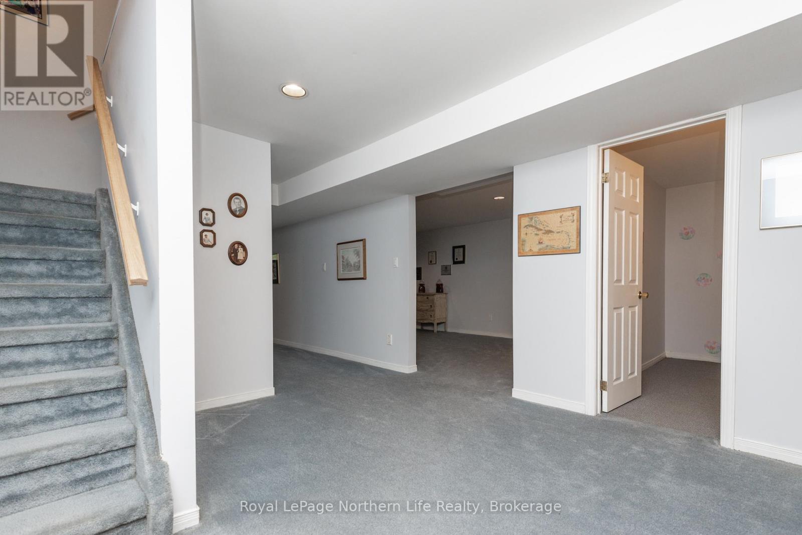 












34 CANTERBURY CRESCENT

,
North Bay (Airport),




Ontario
P1C1K8

