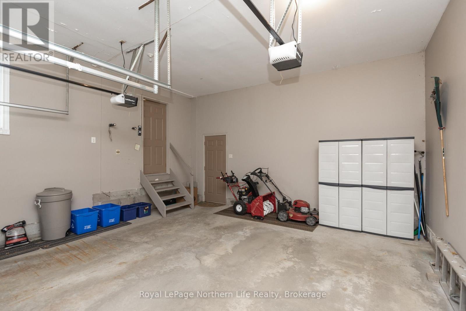 












34 CANTERBURY CRESCENT

,
North Bay (Airport),




Ontario
P1C1K8

