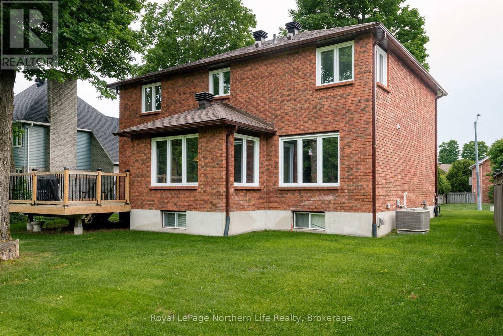 












34 CANTERBURY CRESCENT

,
North Bay (Airport),




Ontario
P1C1K8

