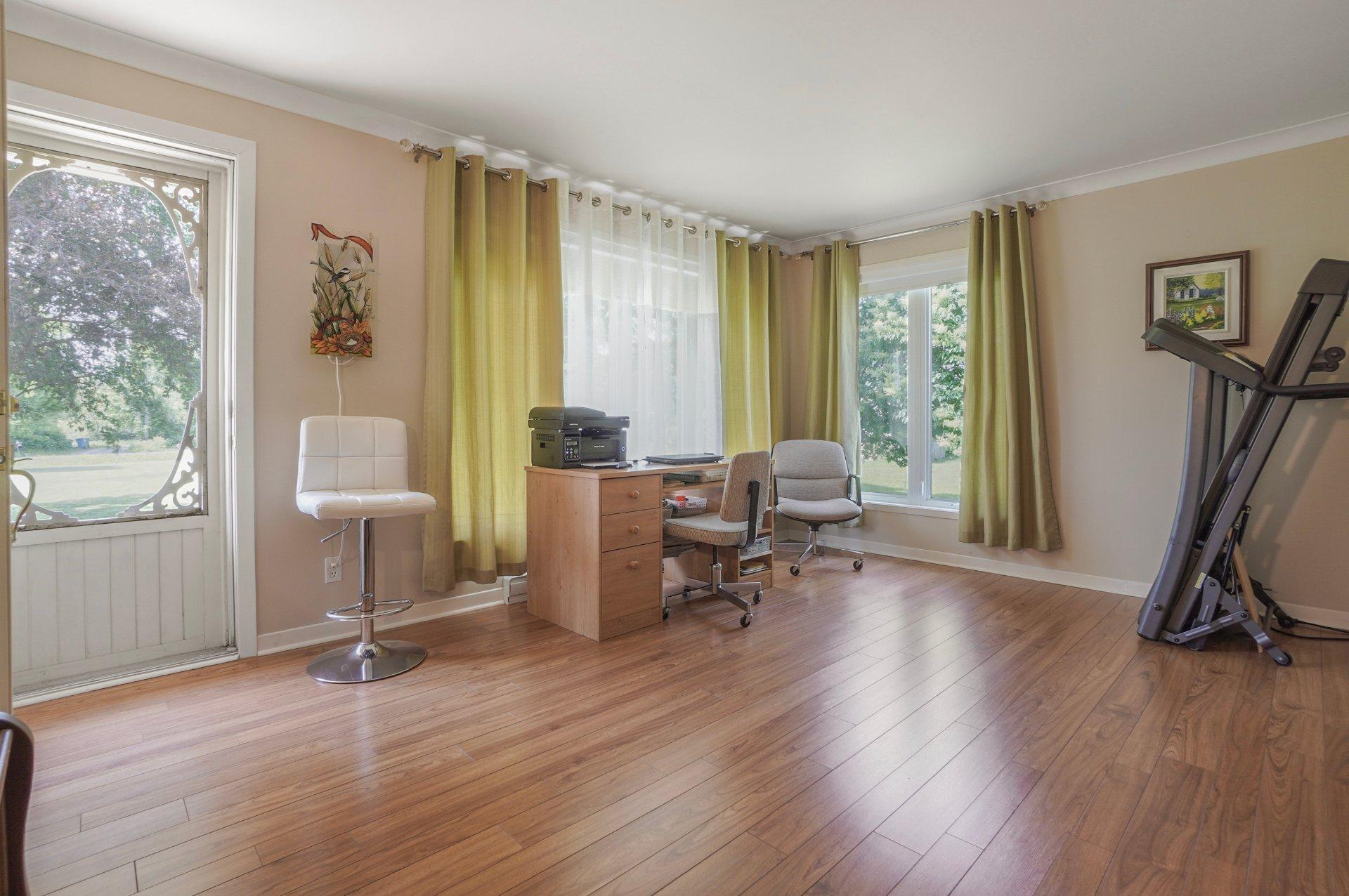 









603


Ch. du Ruisseau-St-Louis E.

,
Marieville,




QC
J3M1P1

