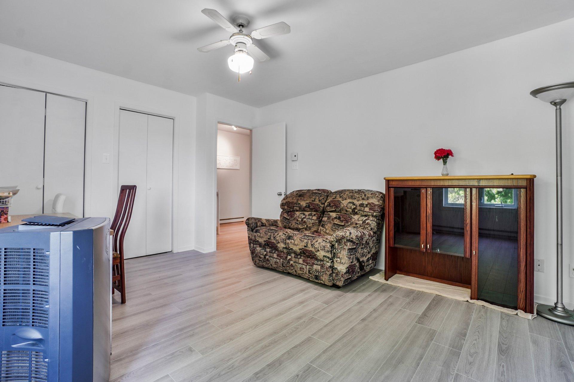 









603


Ch. du Ruisseau-St-Louis E.

,
Marieville,




QC
J3M1P1

