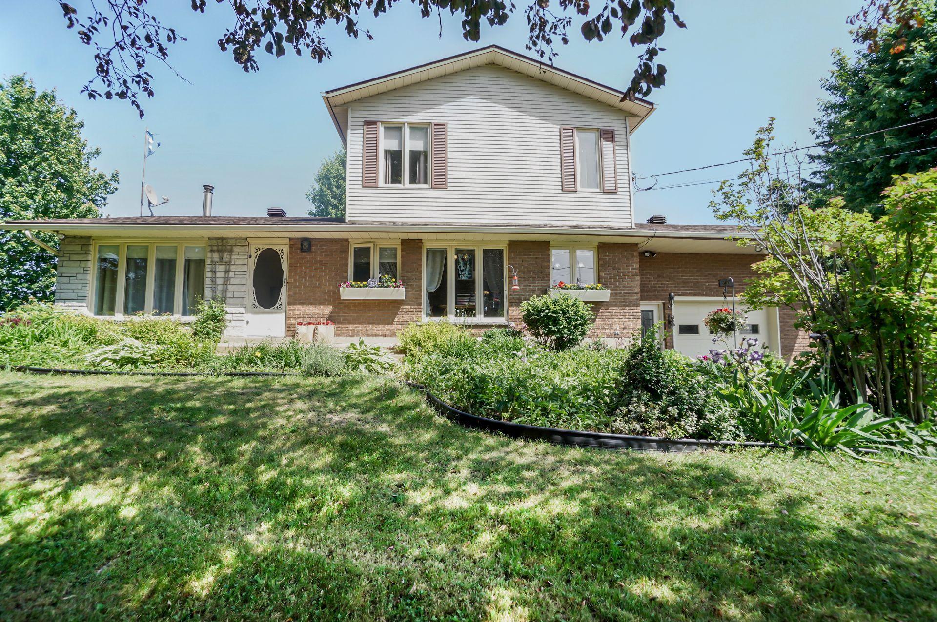 









603


Ch. du Ruisseau-St-Louis E.

,
Marieville,




QC
J3M1P1

