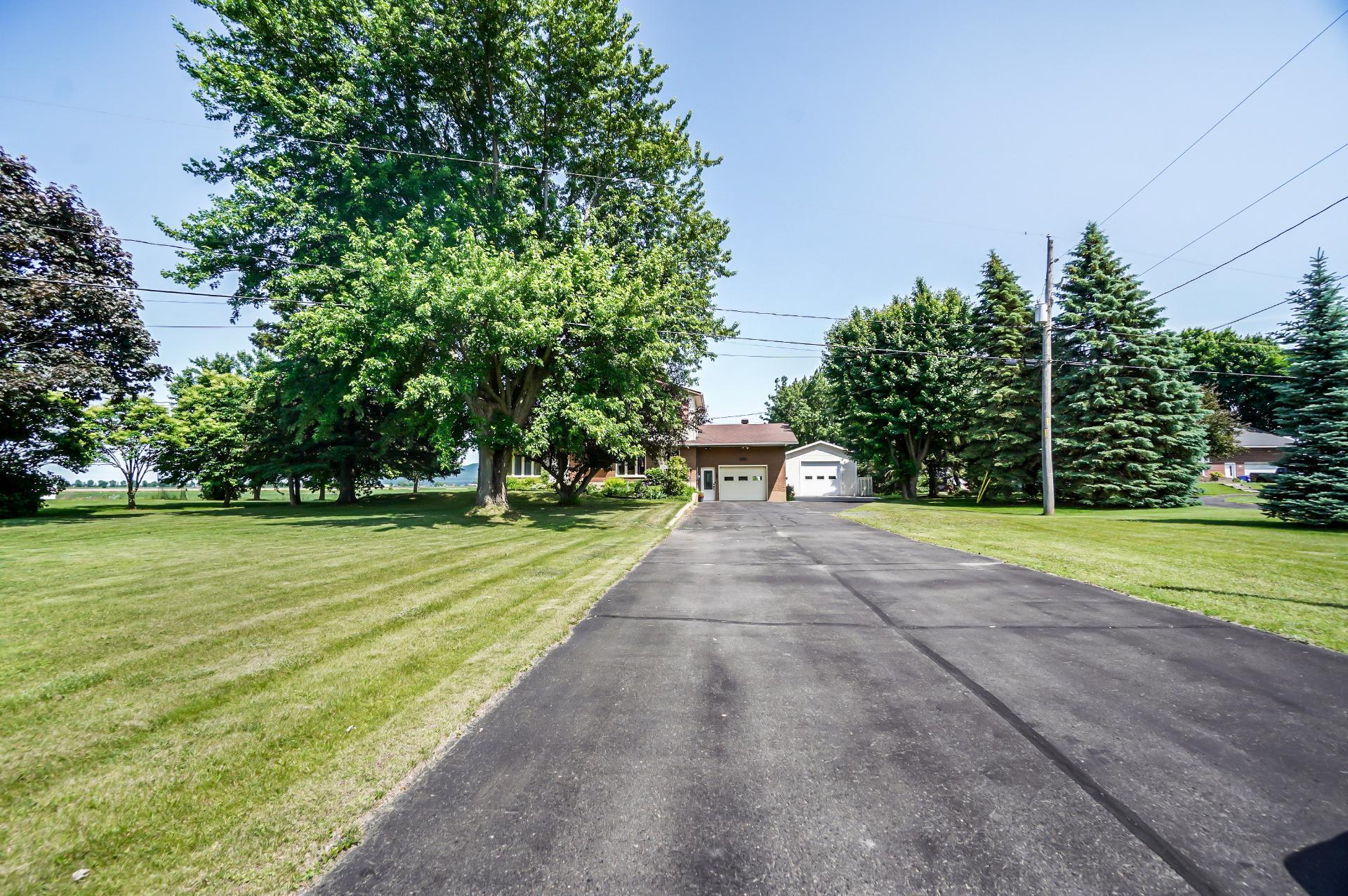 









603


Ch. du Ruisseau-St-Louis E.

,
Marieville,




QC
J3M1P1

