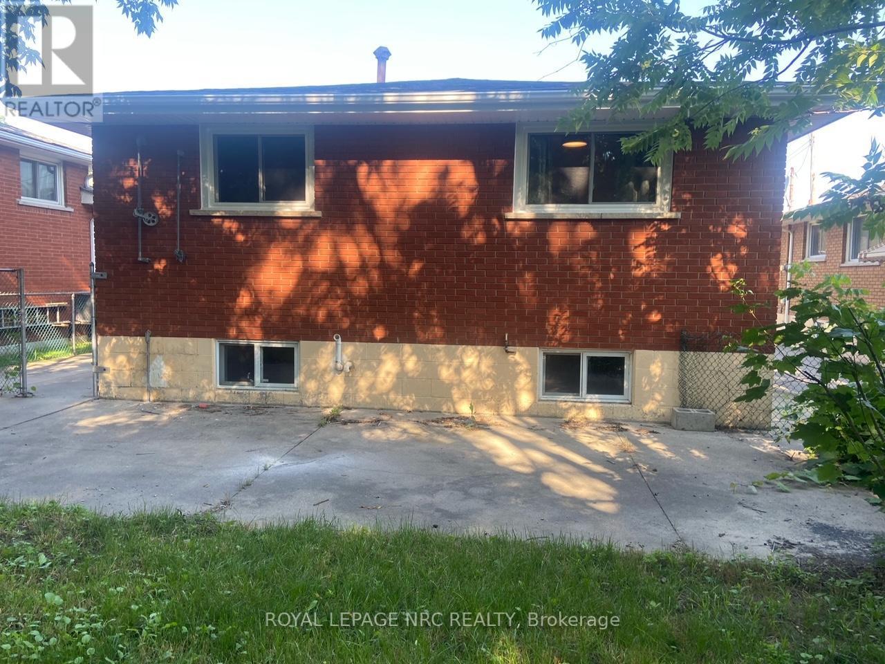 












LOWER - 4 PARKLANDS DRIVE

,
Hamilton (Rosedale),




Ontario
L8K4W7


