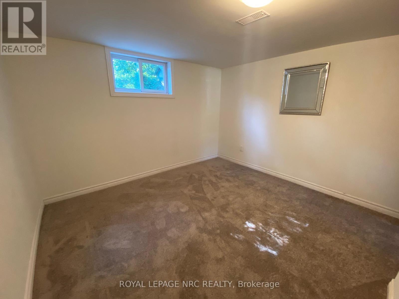 












LOWER - 4 PARKLANDS DRIVE

,
Hamilton (Rosedale),




Ontario
L8K4W7

