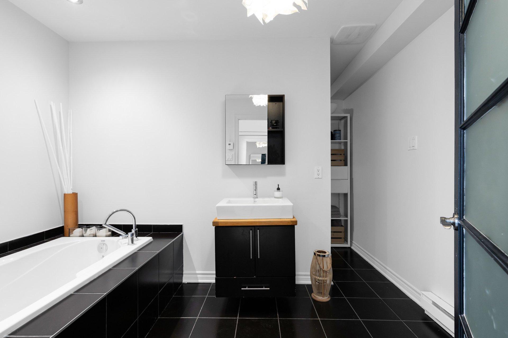 









1654


Rue de l'Hortensia

,
Terrebonne (La Plaine),




QC
J7M0B4

