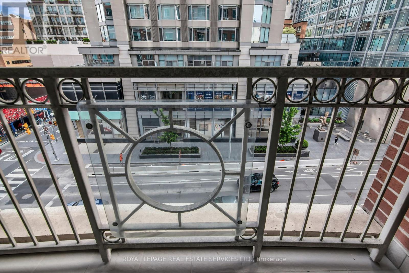 












504 - 38 AVENUE ROAD

,
Toronto,




Ontario
M5R2G2

