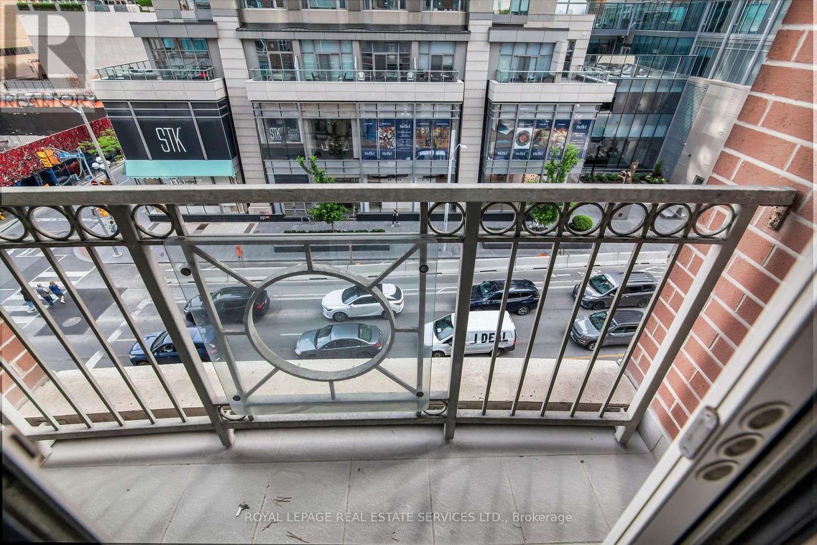 












504 - 38 AVENUE ROAD

,
Toronto,




Ontario
M5R2G2

