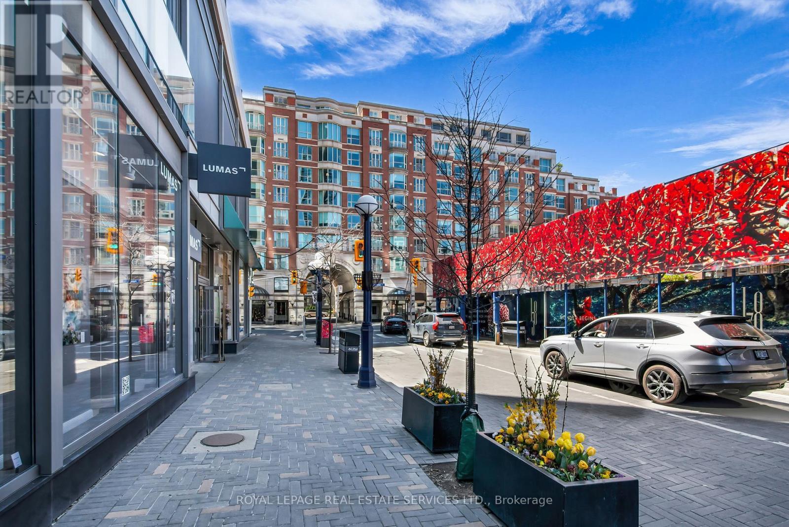 












504 - 38 AVENUE ROAD

,
Toronto,




Ontario
M5R2G2

