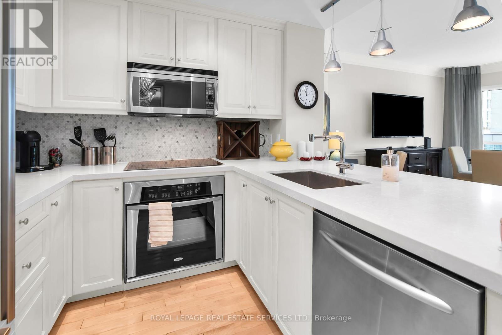












504 - 38 AVENUE ROAD

,
Toronto,




Ontario
M5R2G2


