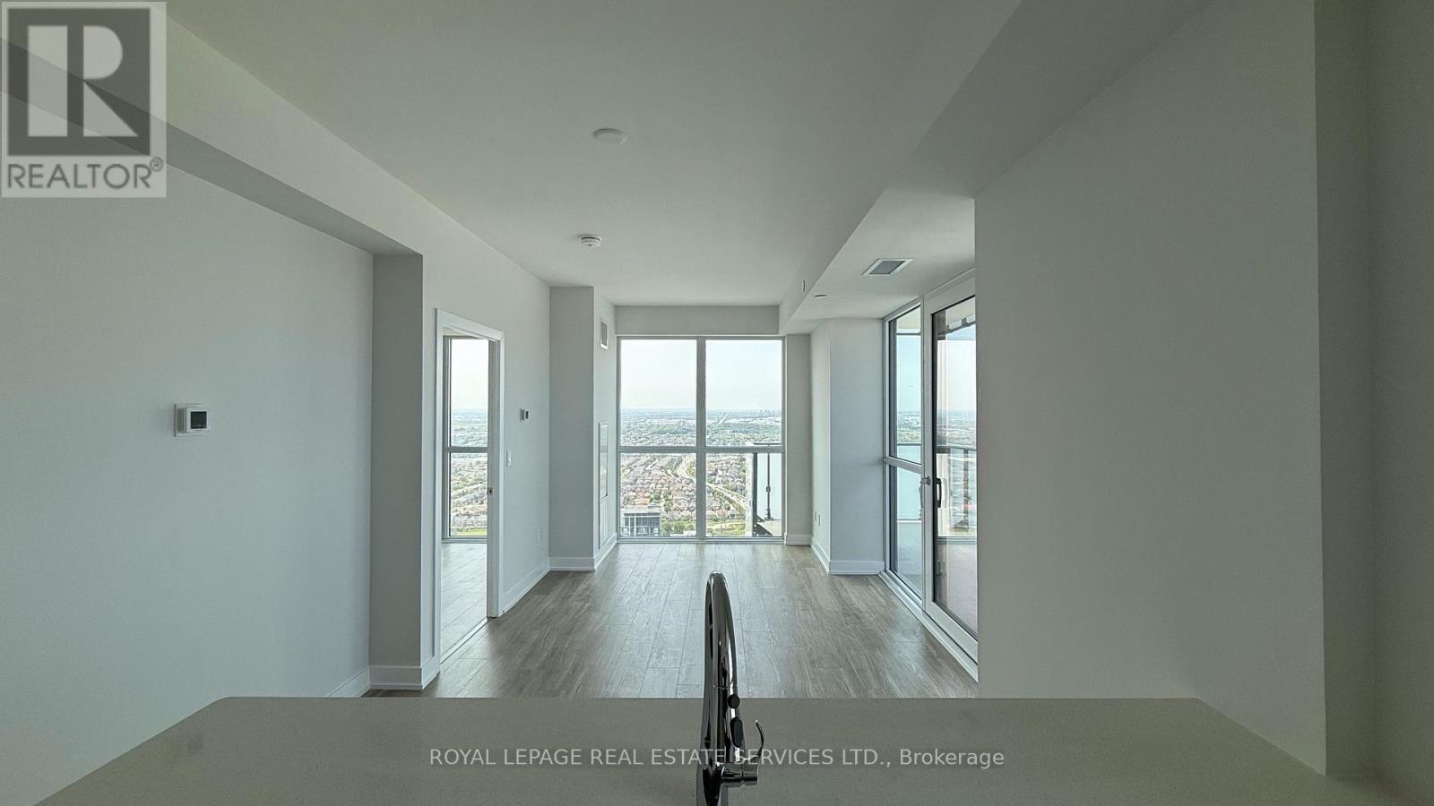 












3811 - 430 SQUARE ONE DRIVE

,
Mississauga,




Ontario
L5B0L6

