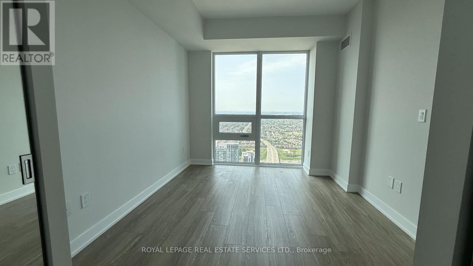 












3811 - 430 SQUARE ONE DRIVE

,
Mississauga,




Ontario
L5B0L6

