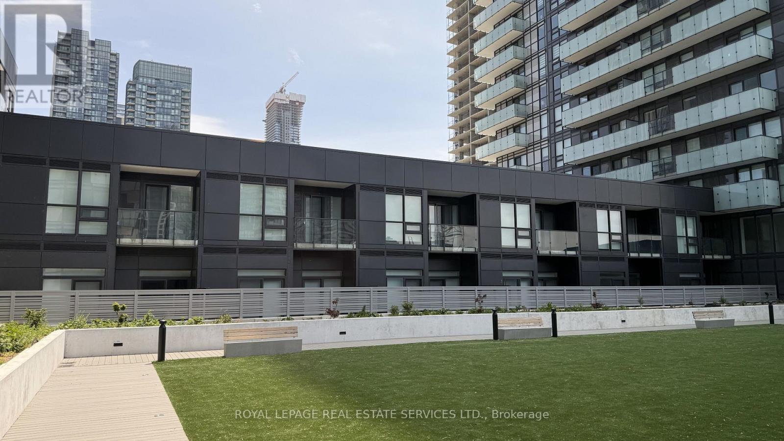 












3811 - 430 SQUARE ONE DRIVE

,
Mississauga,




Ontario
L5B0L6

