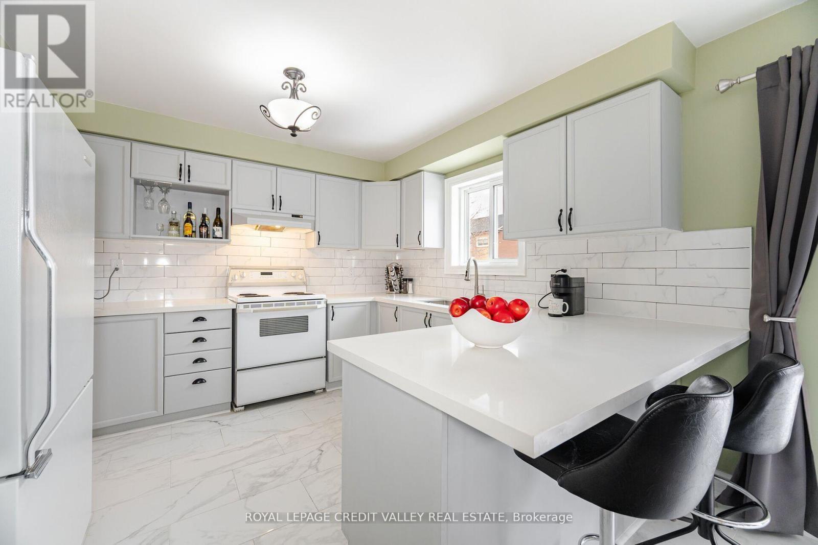 












8 LIVINGSTON DRIVE

,
Caledon,




Ontario
L7C1A7

