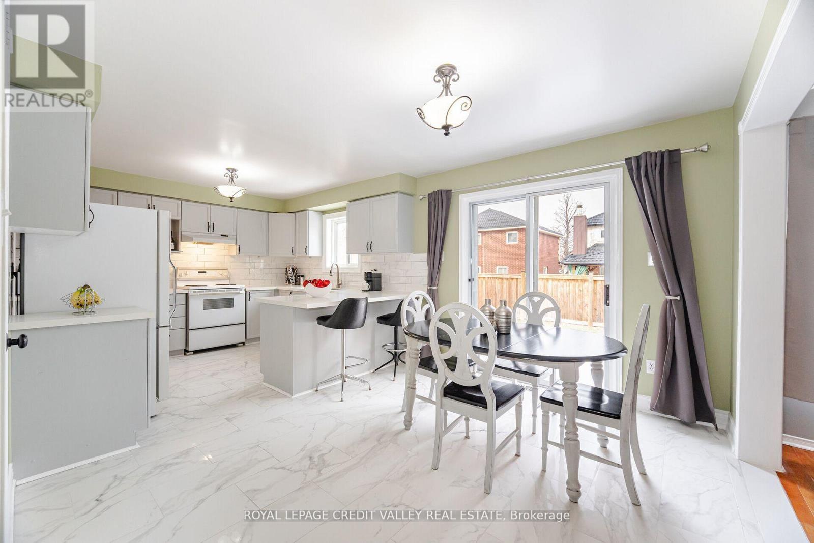












8 LIVINGSTON DRIVE

,
Caledon,




Ontario
L7C1A7

