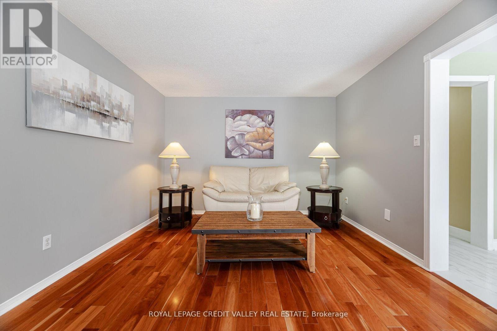 












8 LIVINGSTON DRIVE

,
Caledon,




Ontario
L7C1A7

