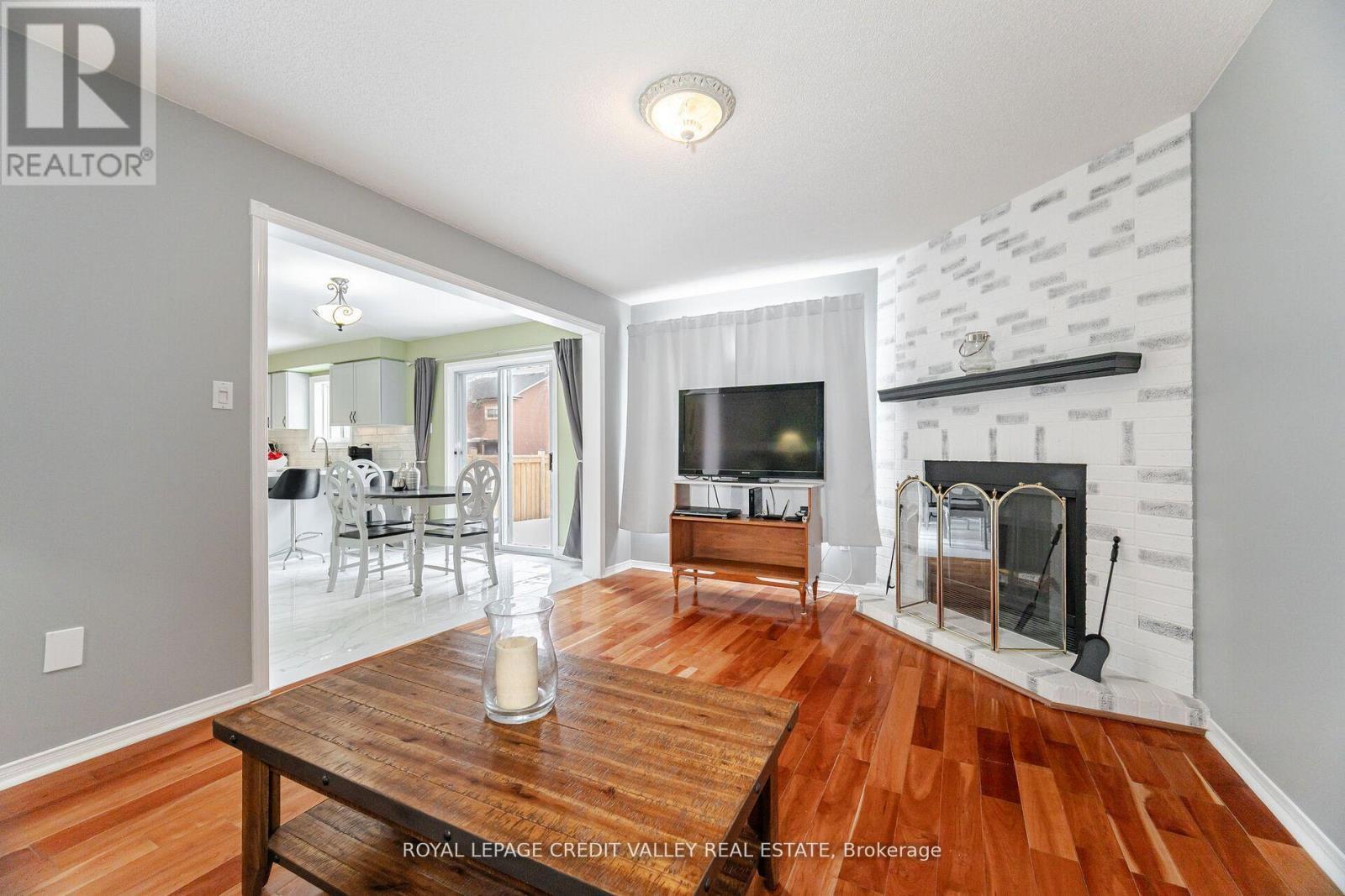 












8 LIVINGSTON DRIVE

,
Caledon,




Ontario
L7C1A7

