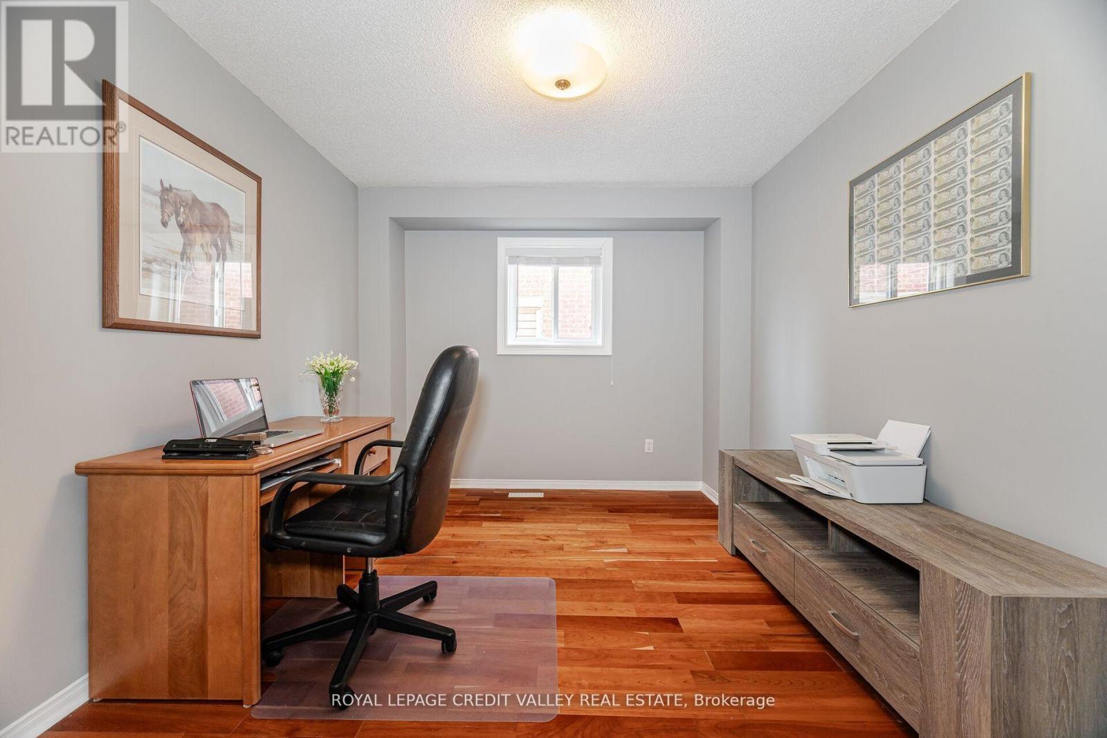 












8 LIVINGSTON DRIVE

,
Caledon,




Ontario
L7C1A7

