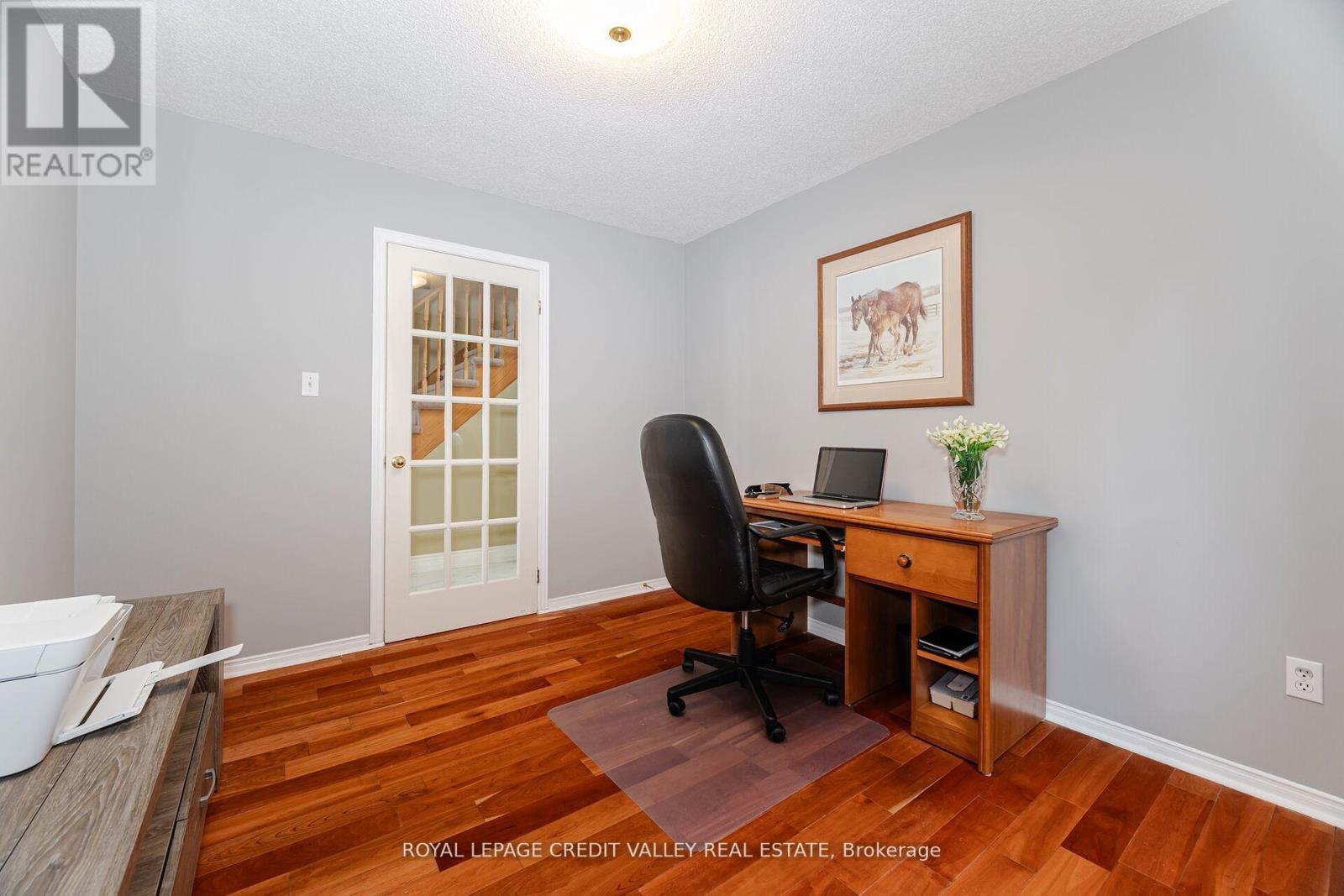 












8 LIVINGSTON DRIVE

,
Caledon,




Ontario
L7C1A7

