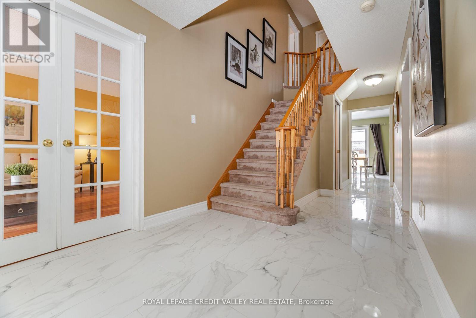 












8 LIVINGSTON DRIVE

,
Caledon,




Ontario
L7C1A7

