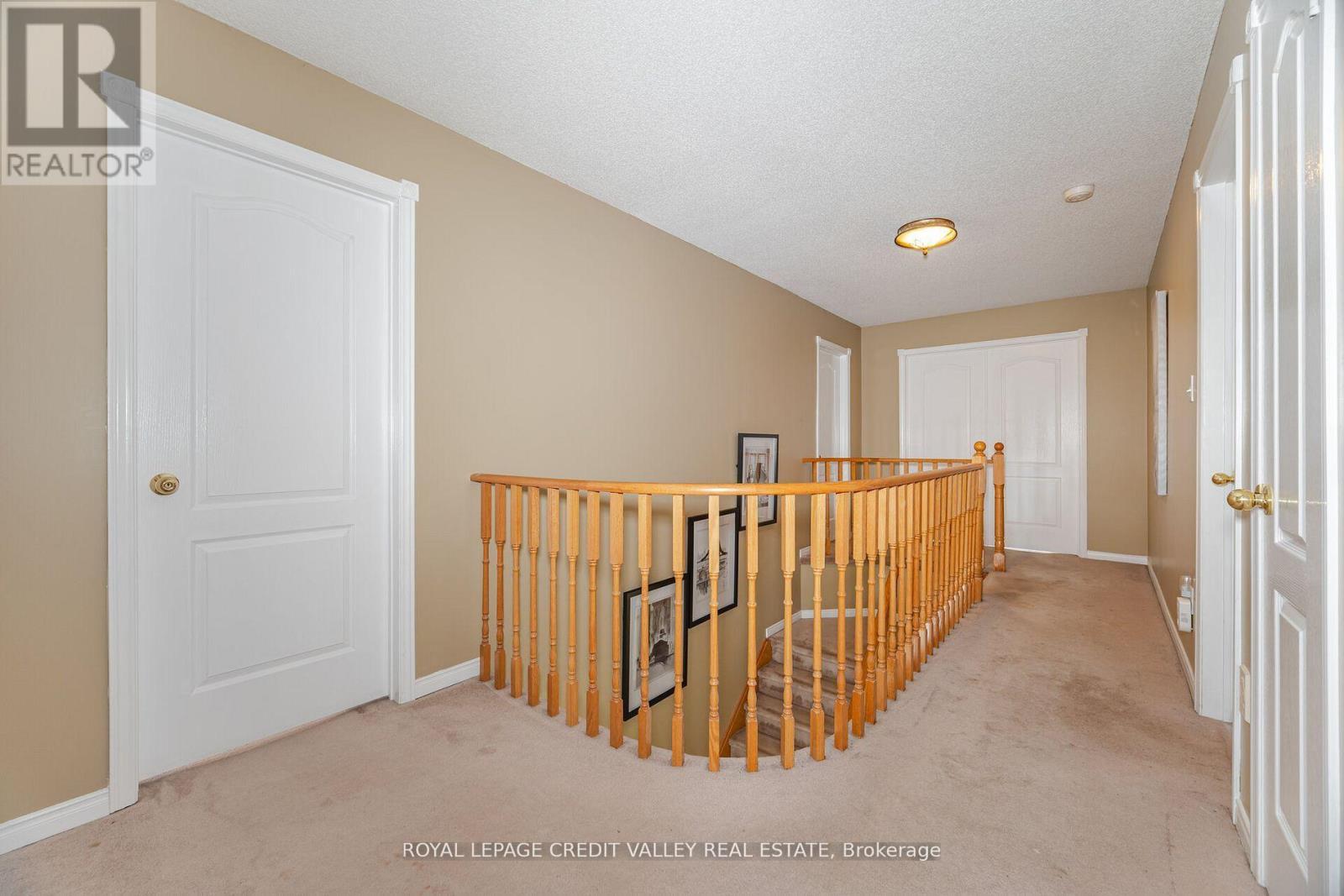 












8 LIVINGSTON DRIVE

,
Caledon,




Ontario
L7C1A7

