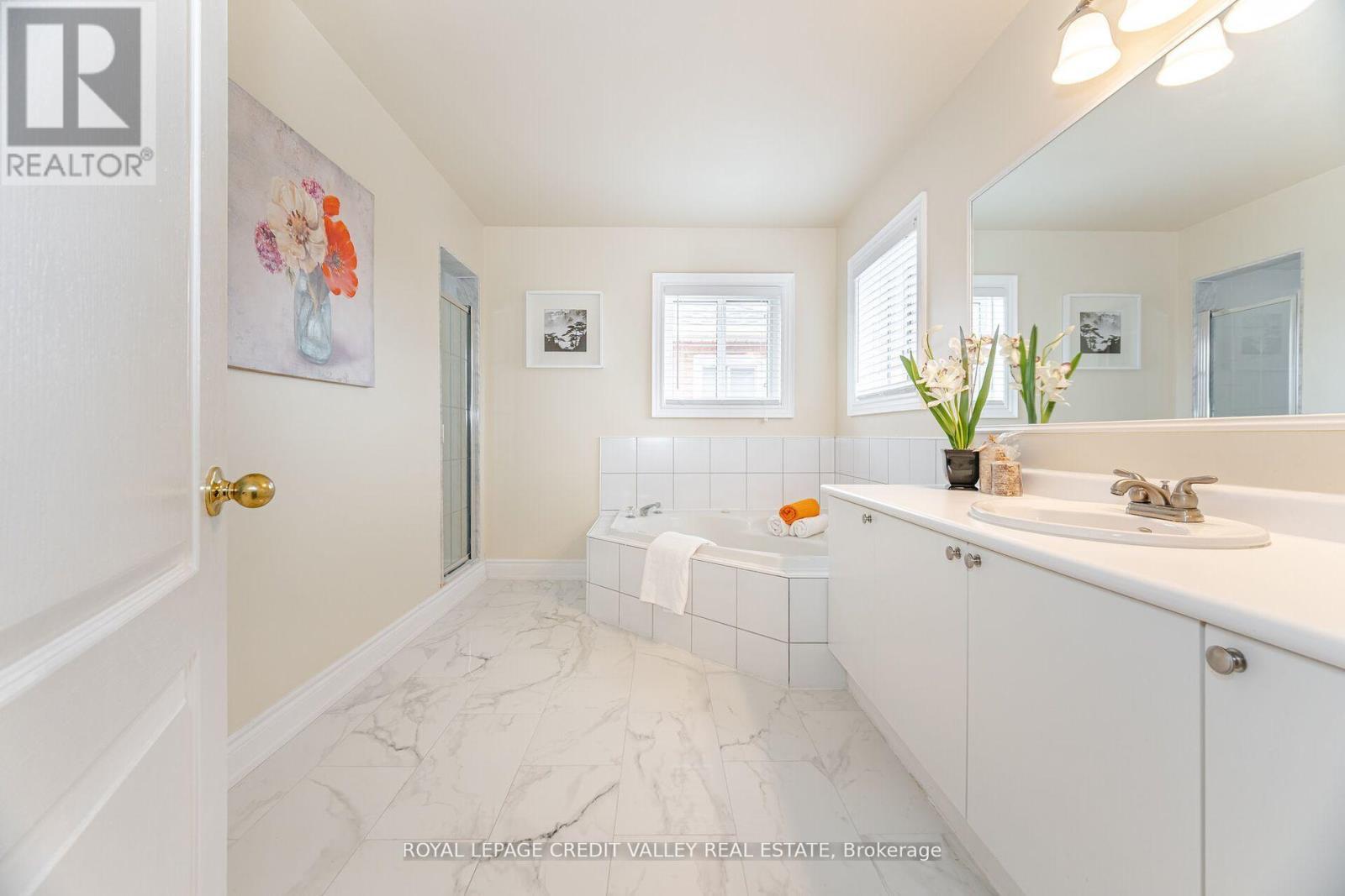 












8 LIVINGSTON DRIVE

,
Caledon,




Ontario
L7C1A7

