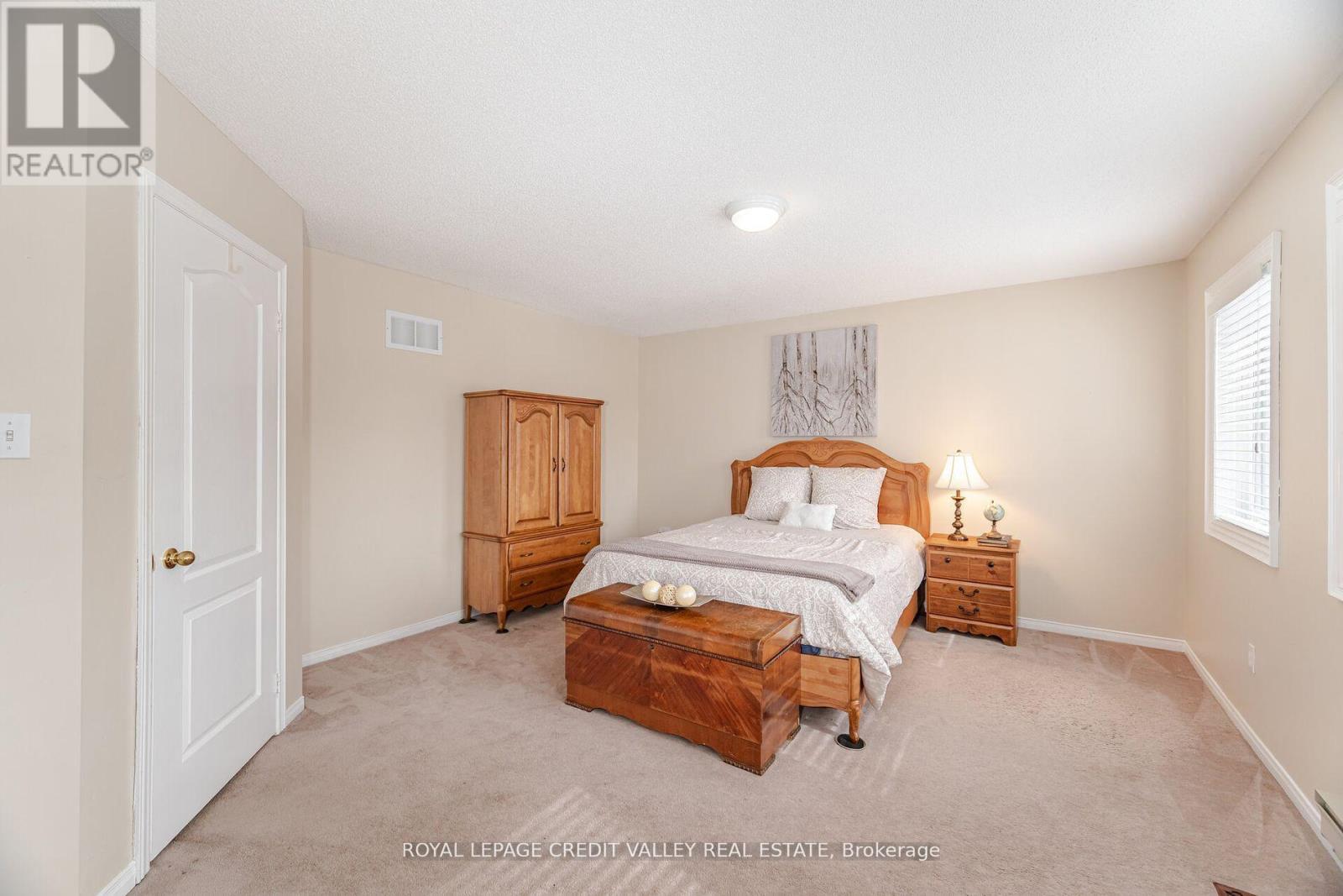 












8 LIVINGSTON DRIVE

,
Caledon,




Ontario
L7C1A7

